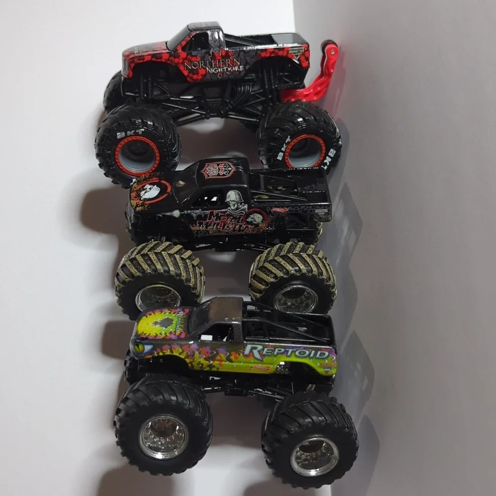 Hot Wheels Monster Jam Monster Trucks Metal Mulisha Reptoid Northern Exposure 64